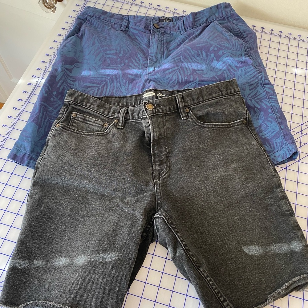 TWO PAIR Old Navy Built-In-Flex Shorts///Gap Khakis Lived In Shorts Both Sz 34